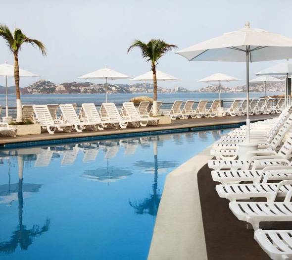 Alberca, chapoteadero y playa Hotel Calinda Beach Acapulco